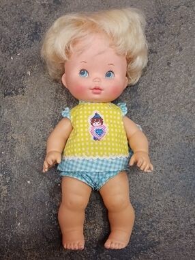1976 Mattel "Tender Love 'n Kisses" doll